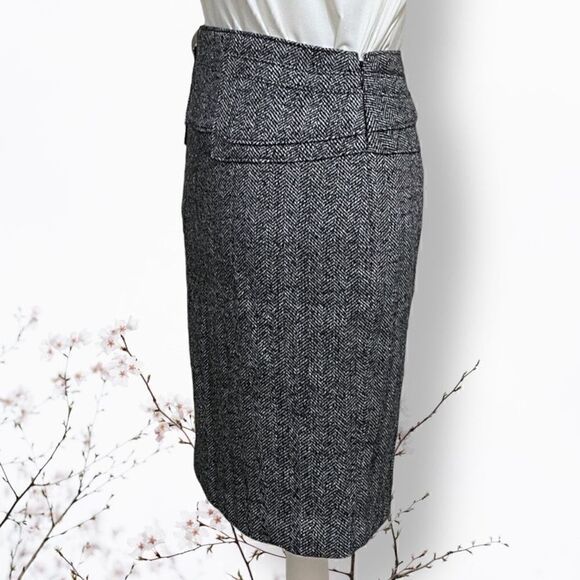 EXPRESS Wool Blend Fall Skirt Black Chevron Knee Length Pencil Skirt Sz 4 - Picture 3 of 9